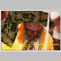 19293 12 298 Bundeslade - Beginn der Timkat-Prozession an der Felsenkirche Bet Giyorgis - Lalibela - Aethiopien 2012.JPG